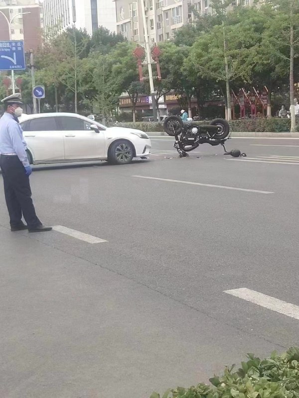 这他妈怎么撞的？？？？
