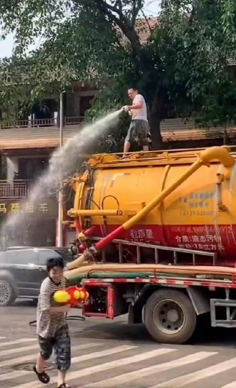 西双版纳泼水节终极武器from 平壤卫视 via ㅤ西双版纳泼水节终极武器from 平壤卫视 via ㅤ