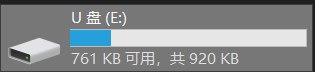 事情是这样的，由于当时学校拍毕业照的时候不在，后面只能自己去新华社拍，拍完了之后电子版照片是寄了个U盘过来