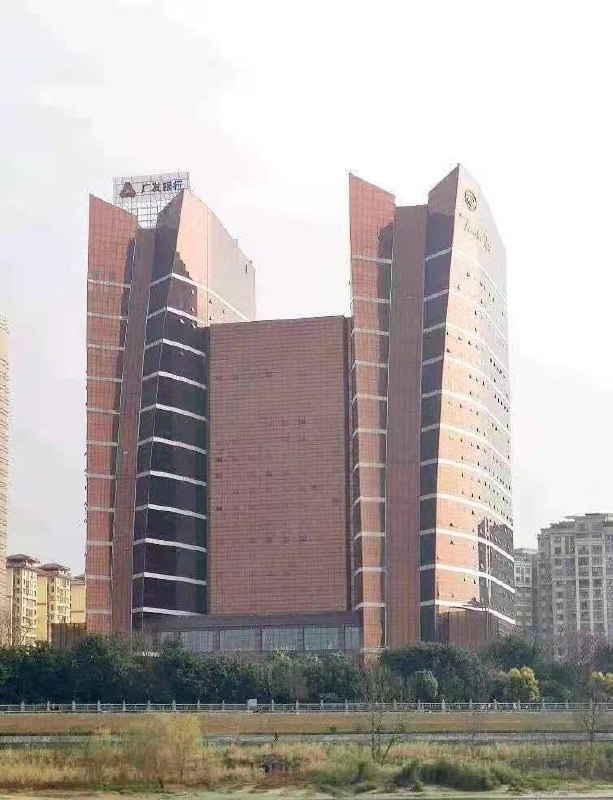 两台PS5夹着一台XSX