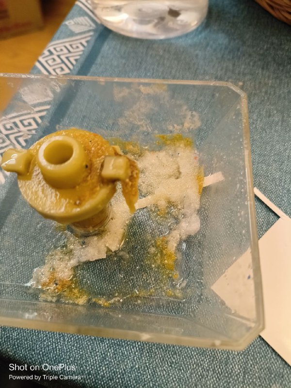 他妈的 我怎么就信了抖音上面的鬼话呢说把纯碱(NaOH)撒在老油印上面过十几分钟 就会化成水 一倒就走了他妈的我去买了一罐回来 撒上去过了十几分钟之后 生成了一坨油盐不进 抠都抠不下来的固体有没有化学大手子看看这个反应是哪里出问题了