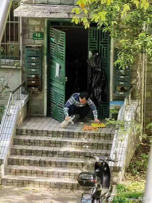 全上海最惨的男人,一台PS4没了