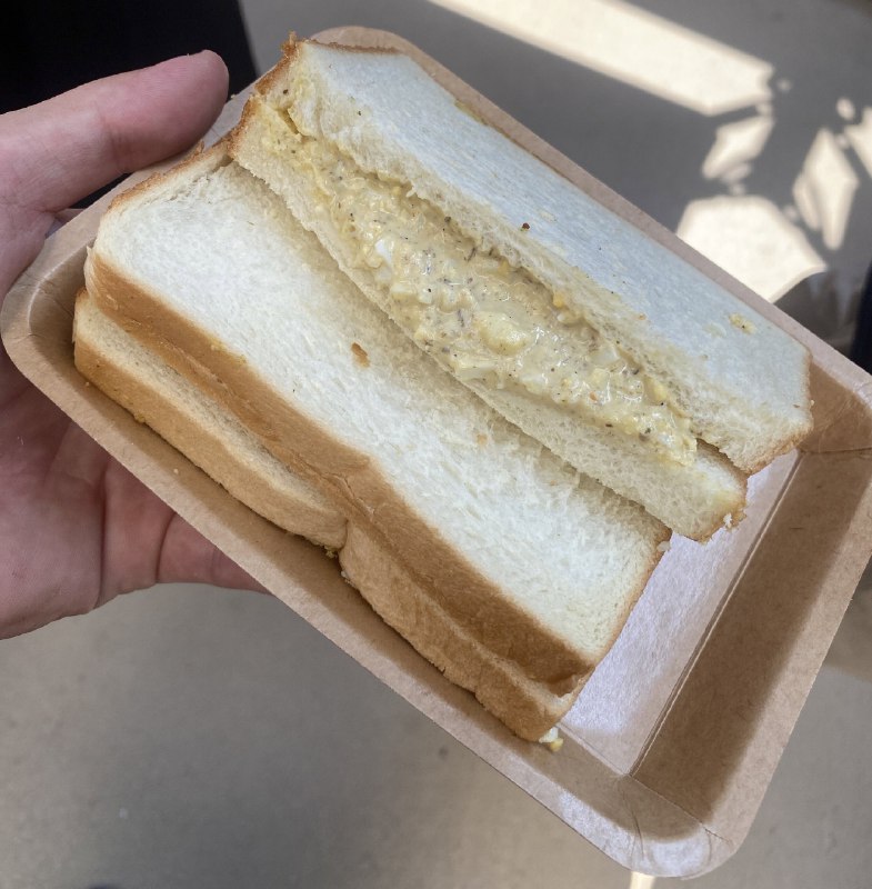 とあるん:←万博で1500円　　　　　　　　　　サイゼリアで1450円→ 