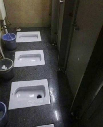 隔开了但又没完全隔开, 交杯擦屁股吧隔开了但又没完全隔开, 交杯擦屁股吧