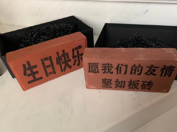 女朋友过生日的话送什么比较好呢我想送个这个，多实在