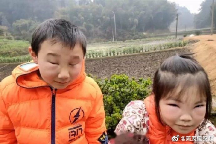 好好的姐弟倆非要去招惹蜂窩，這下連爹媽都認不出來了🤣好好的姐弟倆非要去招惹蜂窩，這下連爹媽都認不出來了🤣