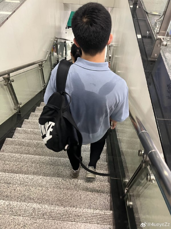 前面哥们衣服上印了个皮卡丘频道手动补发