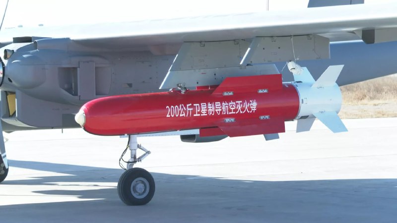 四川腾盾科技开发的察灭一体双尾蝎A无人机，最大航程7200公里，用于特殊地形火灾救援，靶试中搭载了两枚200kg卫星制导航空灭火弹，单枚灭火面积450平米