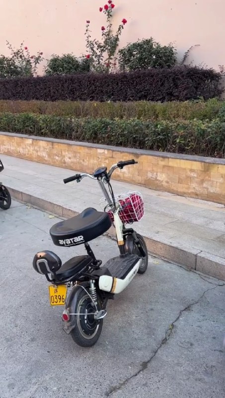 为什么他的电动车座位可以这么大为什么他的电动车座位可以这么大