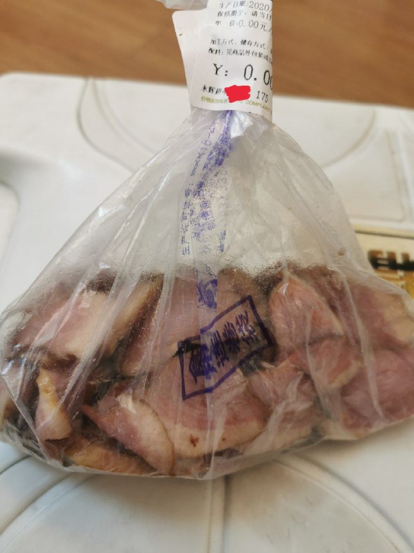 刚刚在超市买了个卤菜 还在想今天这堆东西好像很便宜啊 到家一看.....刚刚在超市买了个卤菜 还在想今天这堆东西好像很便宜啊 到家一看.....