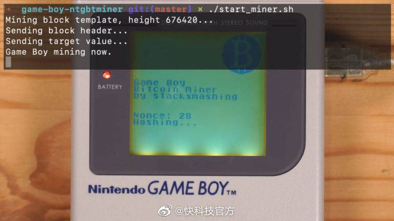 【矿工“杀红眼”： #GBA 和 #树莓派 也被用来挖比特币了】日前，名为stacksmashing的矿工Up主突发奇想，他翻出了30年前的任天堂GBA游戏机，想试验下能不能挖 #比特币 