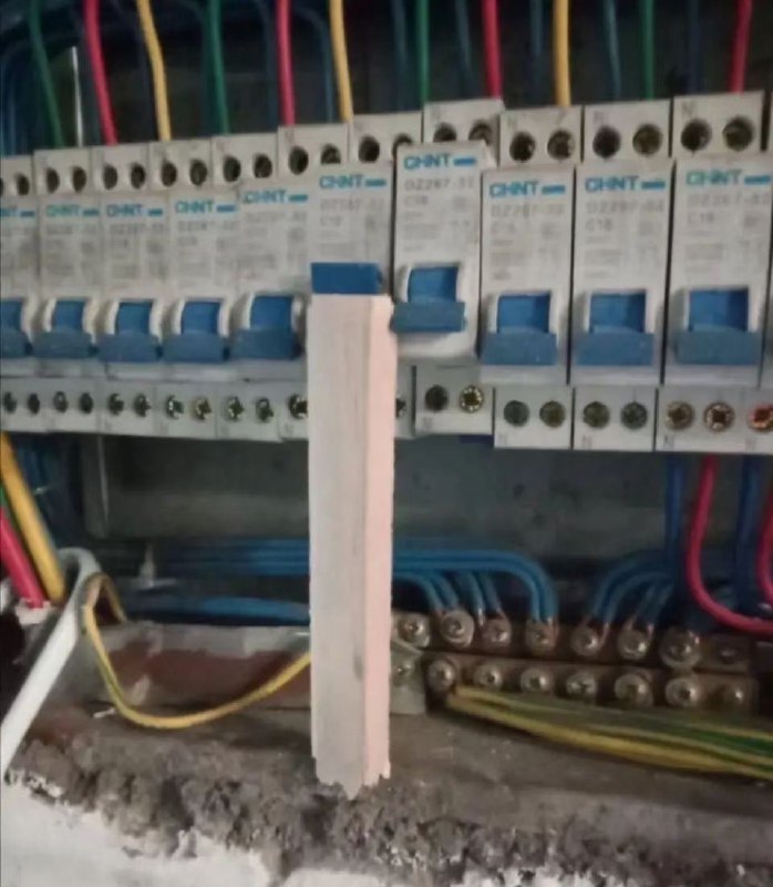 结实的接线和避免跳闸的方法危险行为, 请勿模仿结实的接线和避免跳闸的方法危险行为, 请勿模仿