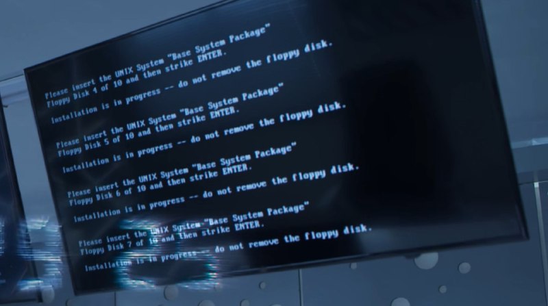 看片细心一点，就会发现，超导中心在给领导演示用软盘装AT&T UNIX System V（挺合适的P.S. 系统信息是从这里得出的：