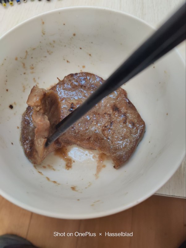 草 除了表面有点肉 其他全是淀粉 我到底在期待什么只能说牛肉味火腿肠 草