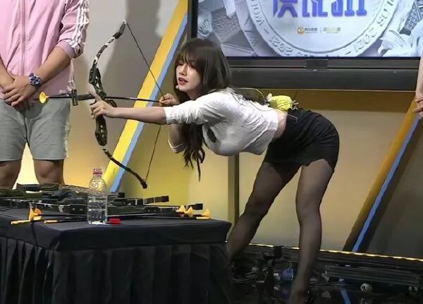 把弓换成床板也毫不违和   #NSFW
