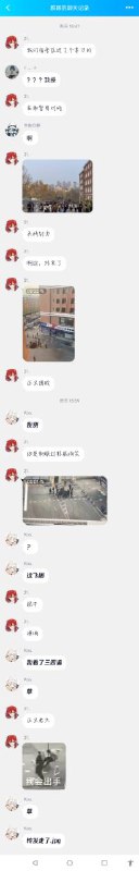 持刀者于宿舍前与警察对峙一警察飞踹将其制服持刀者于宿舍前与警察对峙一警察飞踹将其制服