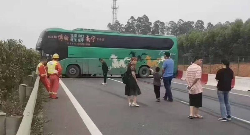 不是我黑长荣啊…就…这场面很难不想到那艘船…