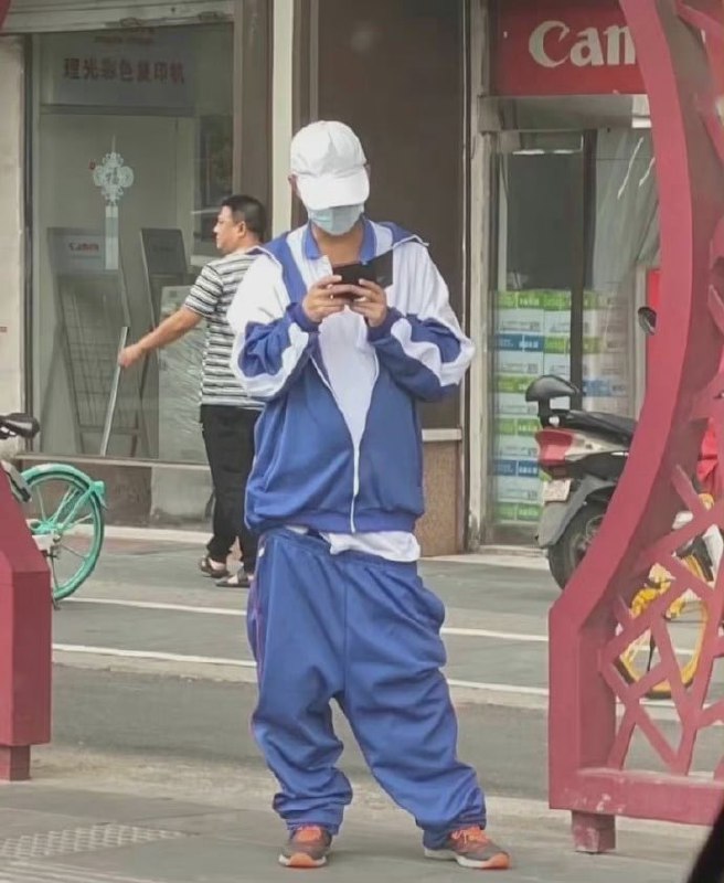 对不起是我太落后了吗，这又是什么新时尚😂from 平壤卫视 via 呀对不起是我太落后了吗，这又是什么新时尚😂from 平壤卫视 via 呀