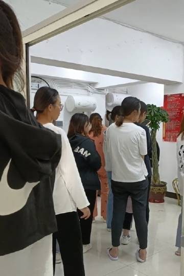 这辈子都不想染黑发了这辈子都不想染黑发了