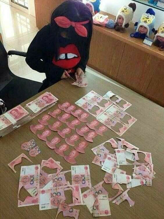 好贵的纸片人