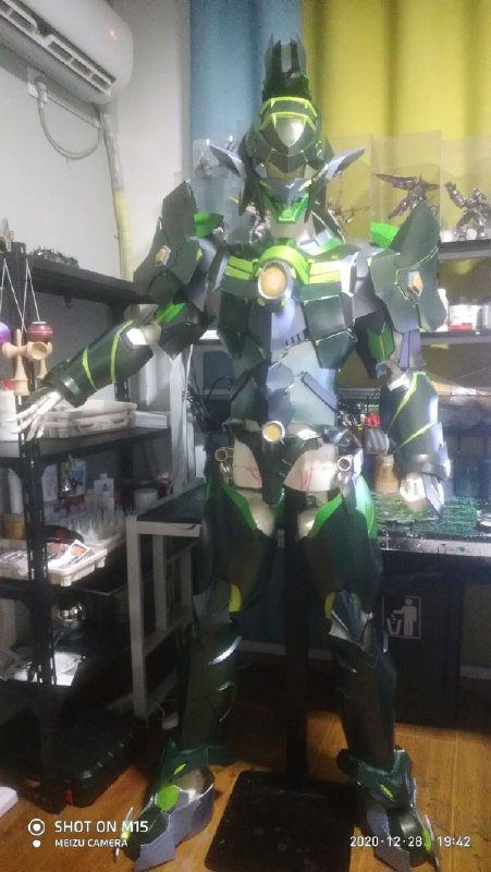 今年最后的cosplay道具 人妖vtb花田柴卡的柴卡装甲皮肤祝各位明年也能和他一样 头顶发绿 naitou发光！今年最后的cosplay道具 人妖vtb花田柴卡的柴卡装甲皮肤祝各位明年也能和他一样 头顶发绿 naitou发光！