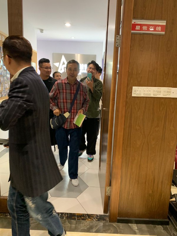 老年人来给年轻人讲武德（狗头