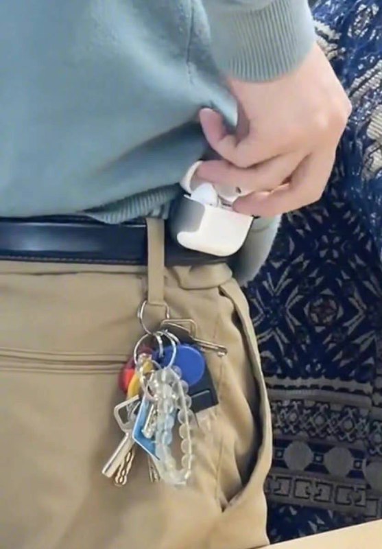 Air Pods 中年领导款from 平壤卫视Air Pods 中年领导款from 平壤卫视