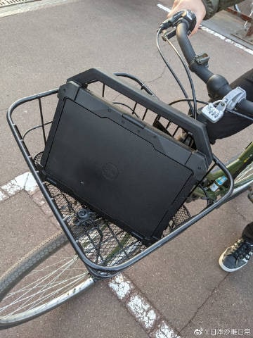 大一新生买电脑的话，我绝对安利「军用电脑」！・重3.5kg！铝合金制的超重量级！・过于坚固，就算是摔了也不会坏！・可以直接扔自行车车篮里带走！・绝对防水，可以直接水洗！・带有把手，可以直接当钝器使用！・直接物理干翻用MacBook的装逼儿，让他欲哭无泪！！大一新生买电脑的话，我绝对安利「军用电脑」！・重3.5kg！铝合金制的超重量级！・过于坚固，就算是摔了也不会坏！・可以直接扔自行车车篮里带走！・绝对防水，可以直接水洗！・带有把手，可以直接当钝器使用！・直接物理干翻用MacBook的装逼儿，让他欲哭无泪！！