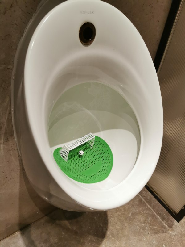 再凑个小便池下篮球场的图就齐活了🥱再凑个小便池下篮球场的图就齐活了🥱