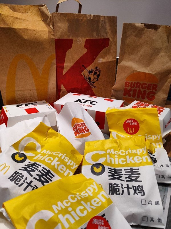 刚刚私聊诸葛了，诸葛请我吃了，你们也去私聊吧，总不能只请我一个吧