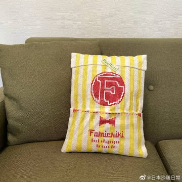 做了个全家炸鸡的抱枕，还能从中间打开做了个全家炸鸡的抱枕，还能从中间打开